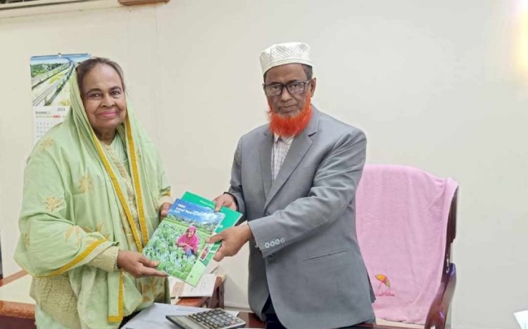ঢাকায় শিক্ষা বোর্ডের চেয়ারম্যানের সাথে ড. হোসনে আরা বেগমের মতবিনিময়