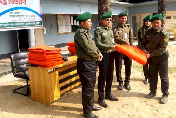 নেত্রকোনায় আনসার-ভিডিপি বাহিনীর কম্বল বিতরণ