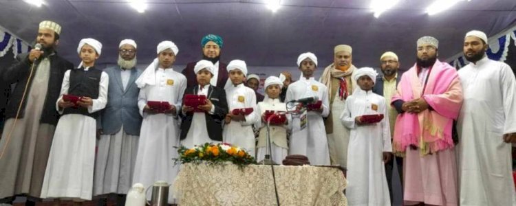 ফকির বাজার আল মদিনা নূরানী হাফেজিয়া মাদ্রাসা'র হাফেজ ছাত্রদের পাগড়ী প্রদান ও বার্ষিক ওয়াজ মাহফিল অনুষ্ঠিত