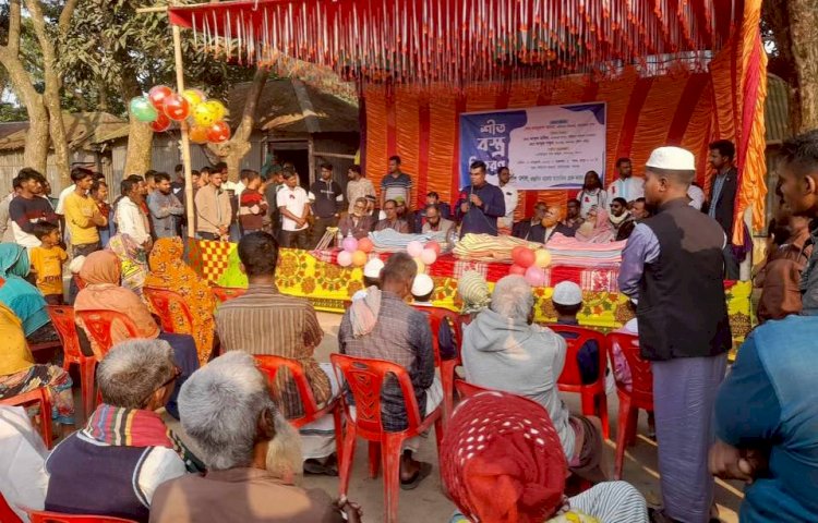 পাবনায় স্বেচ্ছাসেবী সংগঠন মশাল উদ্যোগে শীতবস্ত্র বিতরণ কর্মসূচি পালিত