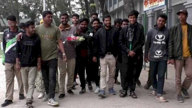 বঙ্গবন্ধু শেখ মুজিবুর রহমান বিশ্ববিদ্যালয়ের নাম পরিবর্তন করে,  নওগাঁ বিশ্ববিদ্যালয় নামকরণ করায় আনন্দ মিছিল
