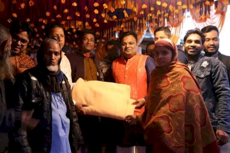 দিনাজপুর চিরিরবন্দর উপজেলা রাণীর বন্দরে  শীতার্তদের মাঝে কম্বল বিতরণ অনুষ্ঠিত হয়