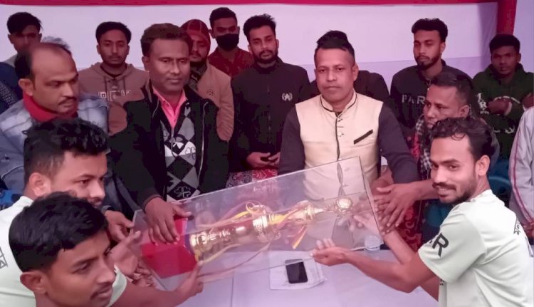 নরসিংদীর মনোহরদীতে প্রীতি ফুটবল ম্যাচ অনুষ্ঠিত হয়েছে