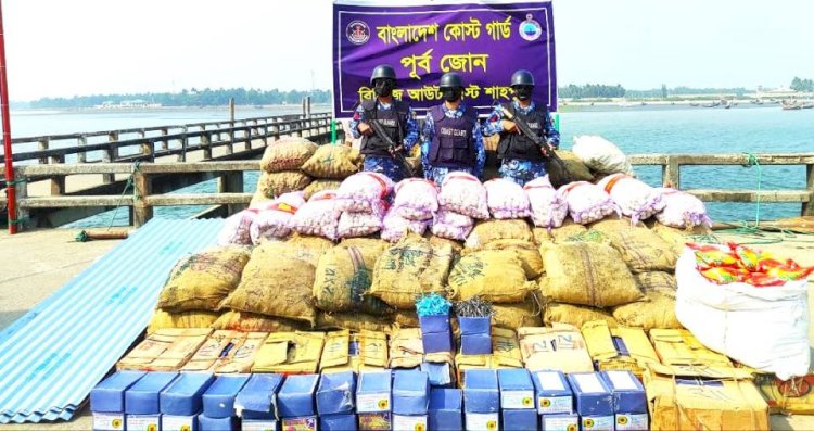 টেকনাফে  কোস্টগার্ডের অভিযানে মিয়ানমারে  পাচারকালে নিত্যপণ্য বহনকারী ট্রালার জব্দ!