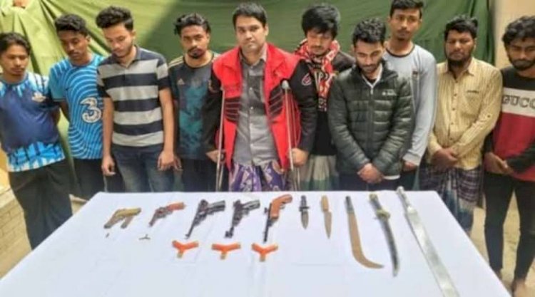 কুমিল্লায় সেনাবাহিনীর অভিযানে দেশী-বিদেশী অস্ত্র-সহ ১০ সন্ত্রাসী আটক