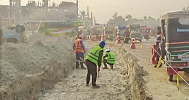 নড়াইল শহরাংশের চার লেনে জাতীয় মহাসড়ক প্রশস্তকরণের কাজ থমকে আছে