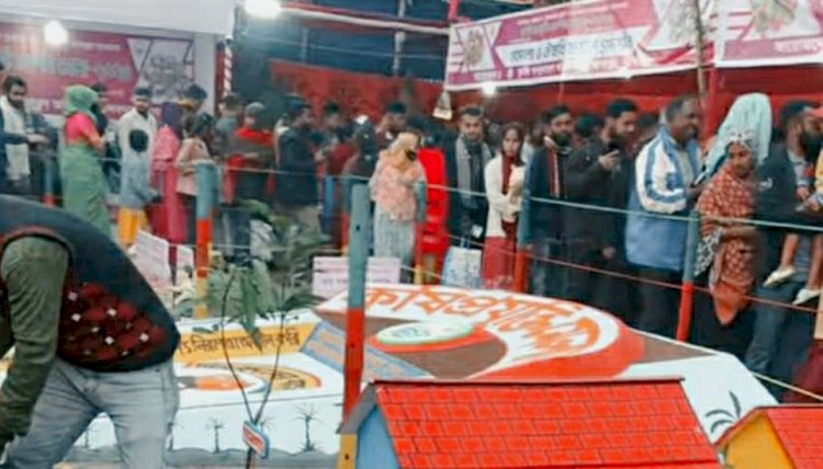 মধুমেলার পঞ্চম দিন ছিল সাংস্কৃতিক অনুষ্ঠান, দর্শনার্থীদের ছিল উপচে পড়া ভিড়