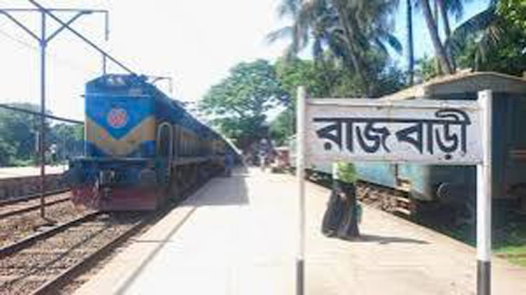 কর্মবিরতির কারণে ট্রেন চলাচল বন্ধ, ভোগান্তিতে যাত্রীরা