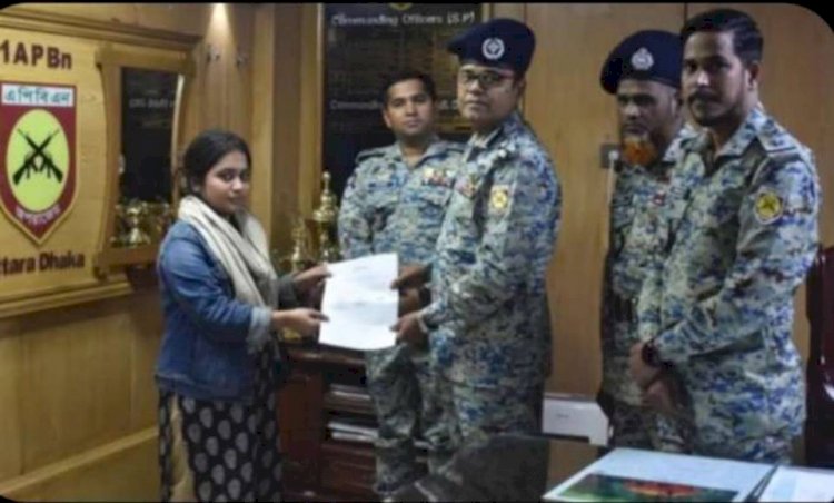 ঢাকার উত্তরা এপিবিএন কর্তৃক হারানো মোবাইল ও অর্থ উদ্ধার করে মালিকের নিকট হস্তান্তর।