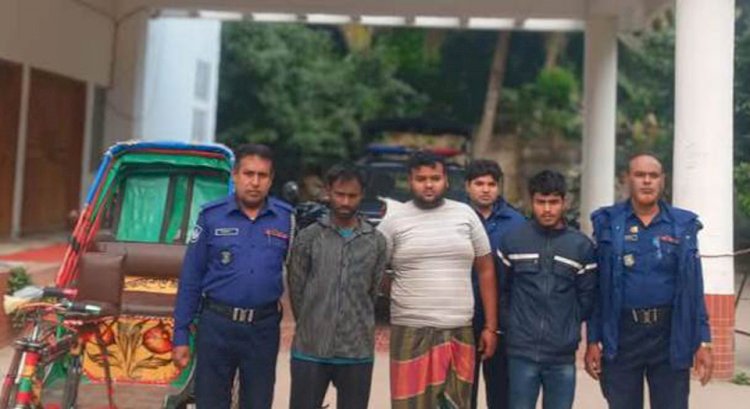 নড়াইলের লোহাগড়া থানা পুলিশের অভিযানে চোরাই ব্যাটারি চালিত রিক্সা উদ্ধার তিনজন গ্রেফতার