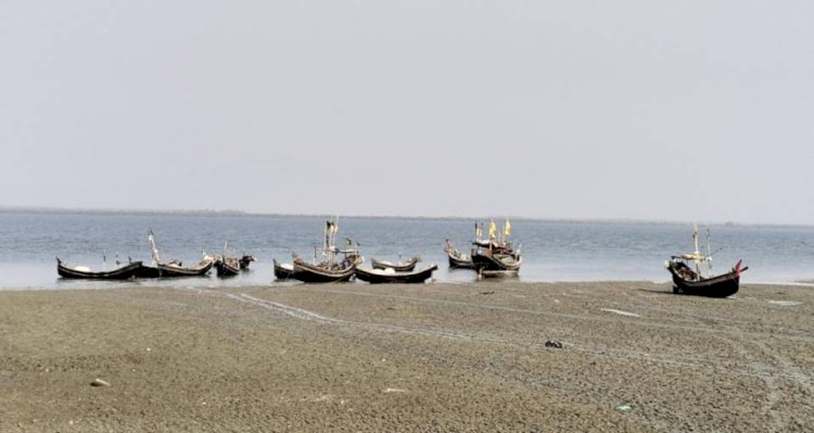ফেরত আসল মিয়ানমার  নাসাকা বাহিনীর  হাতে আটক ৫৬ বাংলাদেশি জেলে