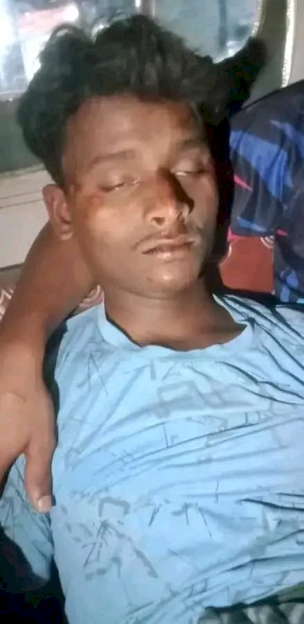 মির্জাগঞ্জে এক গরীব অসহায়কে মেরে মিশুক অটো নিয়ে পালালো দুর্বৃত্তরা।