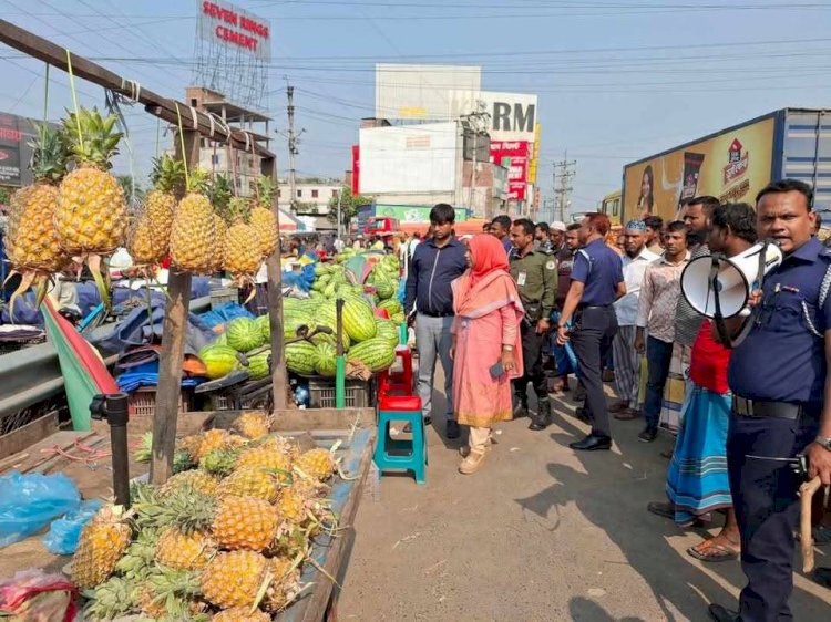 নরসিংদীর পাচদোনা মোড় এলাকায় মোবাইল কোর্ট  অর্থদন্ড ও জরিমানা আদায়