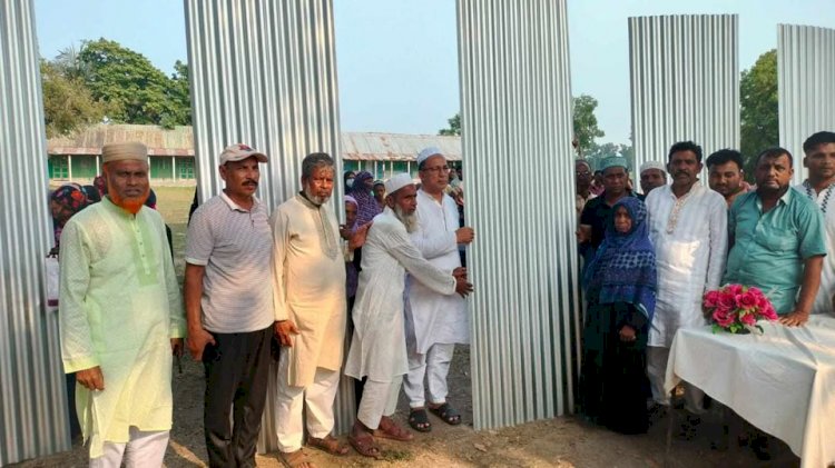 ব্রাহ্মণপাড়ার শশীদলে বন্যার্তদের মাঝে হাজী  জসিম উদ্দিন ফাউন্ডেশনের উদ্যোগে টিন বিতরণ