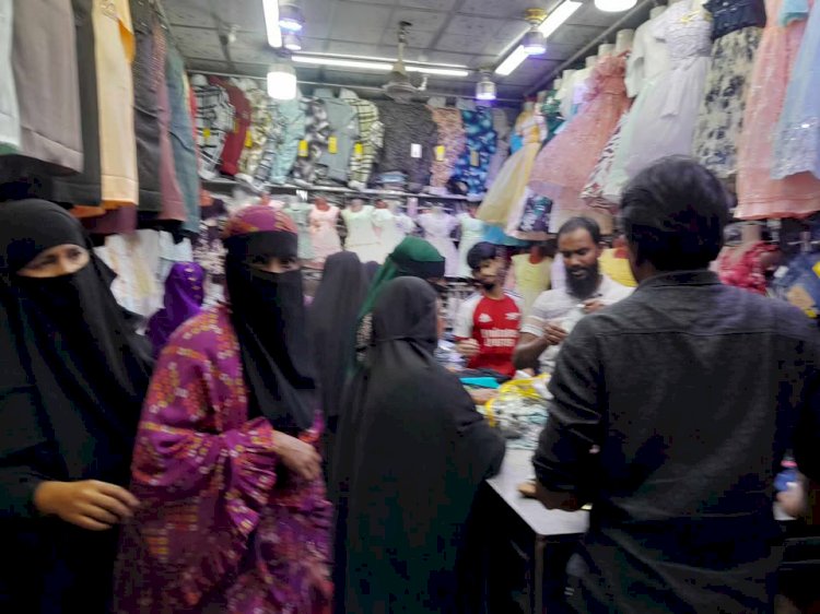 বুড়িচংয়ে শেষ মুহূর্তে জমে উঠেছে ঈদের কেনাকাটা