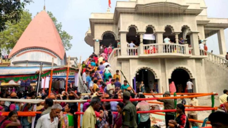 নওগাঁ সনাতন ধর্মাবলম্বীদের ৫শবর্ষী ঐতিহ্যবাহী শ্রীশ্রী রামের জন্মতিথি উপলক্ষে রঘুনাথ জিউ মন্দিরে রাম নবমী পূজা অনুষ্ঠিত