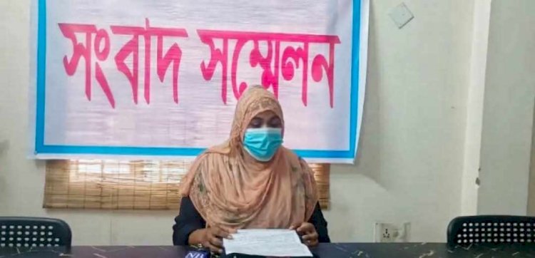 নওগাঁয় দীর্ঘ ২বছর সংসার করার পরে প্রথম স্ত্রী মৌসুমি খাতুন স্বামীর স্বকৃীত চেয়ে সংবাদ সম্মেলন