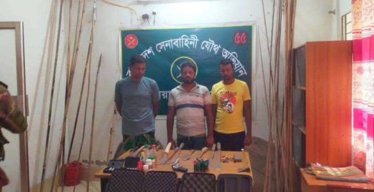 নড়াইলের কালিয়ায় সেনাবাহিনীর অভিযানে শুটারগান ও দেশীয় অস্ত্রসহ  তিনজন গ্রেফতার