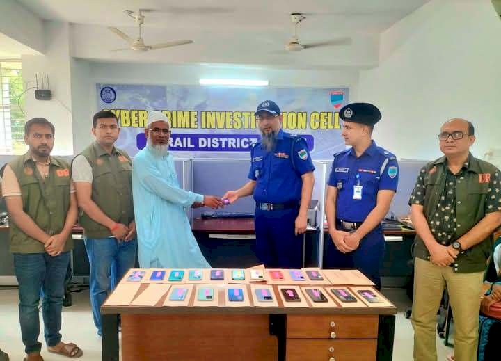 নড়াইল সিসিআইসি কর্তৃক  হারিয়ে যাওয়া ২২টি মোবাইল ও নগদ টাকা  উদ্ধার পূর্বক প্রকৃত মালিকদের নিকট হস্তান্তর