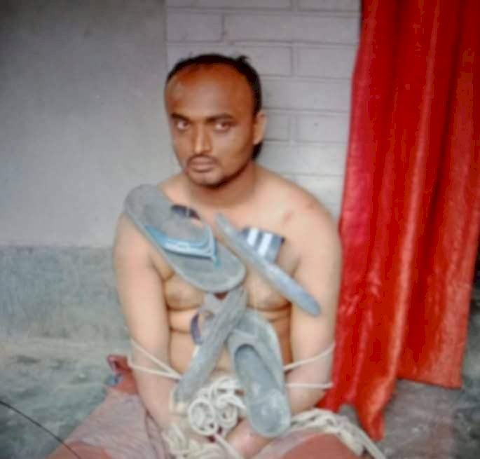 নওগাঁর মান্দা বড়পই পরকীয়ার প্রেমের জেরে বিজিবি সদস্য রানাকে আটক করে গণপিটুনি