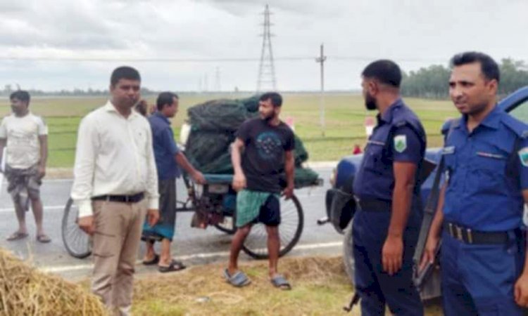 নওগাঁয় খাল-বিলে অভিযান চালিয়ে  আড়াই লাখ টাকার চায়না দুয়ারী রিং জাল জব্দ করে ভস্মিভূত
