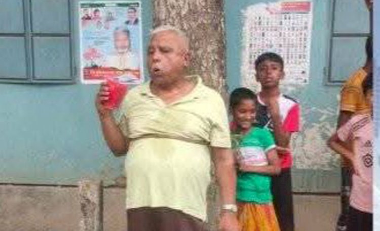রাজবাড়ীতে নবীকে কুটক্তি করায় কমিউনিটি মেডিকেল অফিসারকে গণধোলাই
