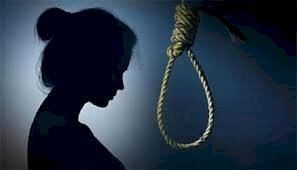 রাজবাড়ীর পাংশায় এক  গৃহবধূর ঝুলন্ত লাশ উদ্ধার।