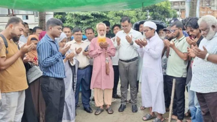 নওগাঁর মুক্তির মোড়ে জুলাই স্মৃতিস্তম্ভ’ নির্মাণ কাজের উদ্বোধন করেন জেলা প্রশাসক আব্দুল আউয়াল
