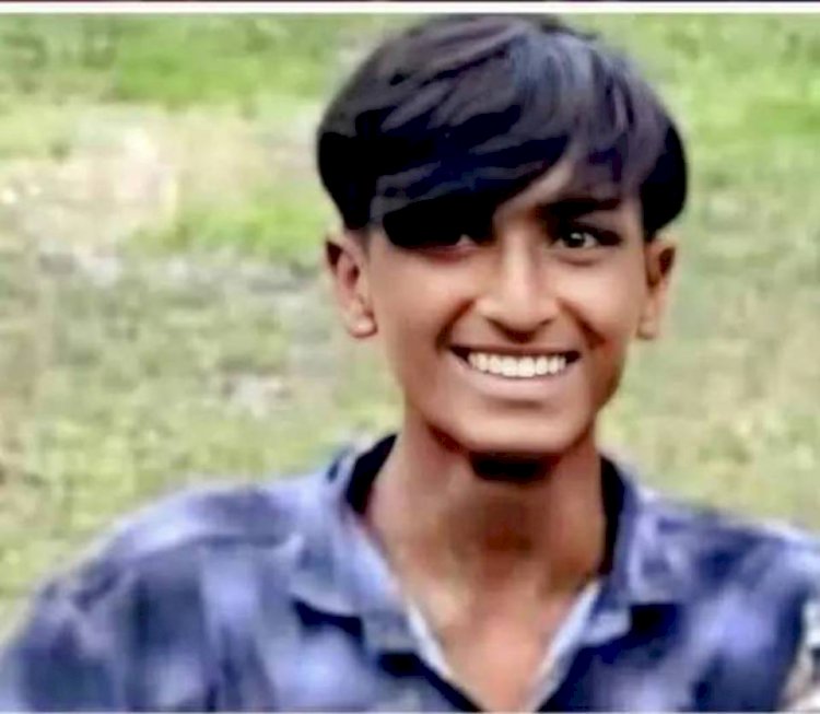 নড়াইলে নারিকেল গাছ পরিষ্কার করতে যেয়ে পড়ে রাকিবের মৃত্যু