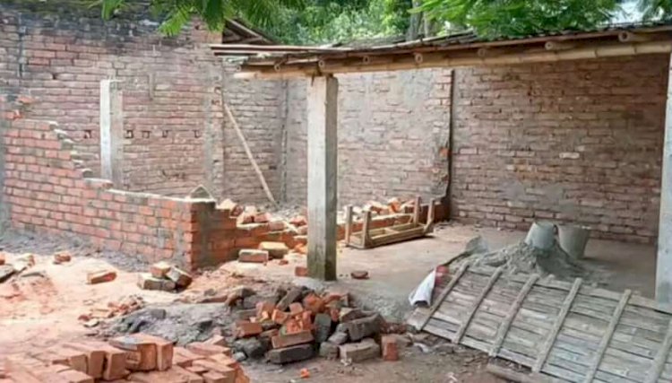 নওগাঁর রাণীনগর পারইল উচ্চ বিদ্যালয়ে ভাঙচুরের অভিযোগ জাহিদের বিরুদ্ধে