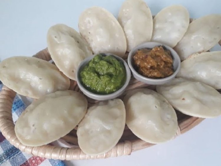 হালকা শীতে রাস্তার মোড়ে মোড়ে জমে উঠেছে চিতই পিঠার রমরমা ব্যাবসা