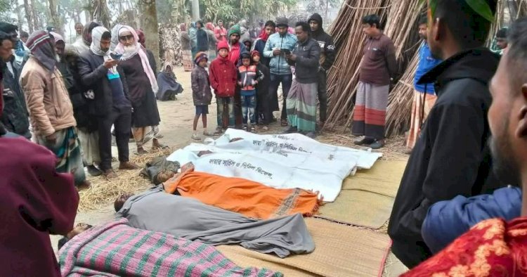 নওগাঁর মহাদেবপুরে বালির ডাম্প ট্রাকের চাপায় ৫ ভ্যানযাত্রীর মর্মান্তিক মৃত্যু