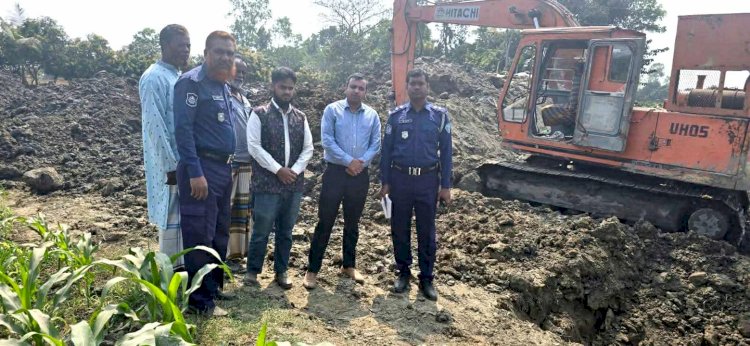 হোমনায় ফসলি জমির মাটি কাটায় দুই জনকে ১ লাখ ২৫ হাজার টাকা জরিমানা