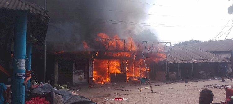 বহরপুরে পাটের গোডাউনে আগুন, দুই ঘন্টার চেষ্টা নিয়ন্ত্রণে, আহত ৩ ফায়ার ফাইটার