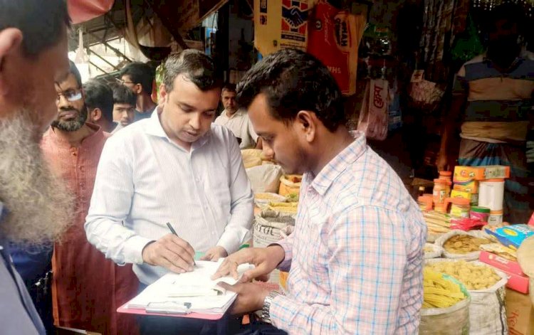 হোমনায় ভেজাল খাদ্যের বিরুদ্ধে ভ্রাম্যমাণ আদালতের অভিযান দুই ব্যবসায়ীকে জরিমানা