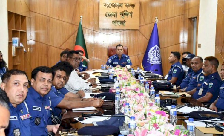 পাবনায় পুলিশের মাস্টার প্যারেড, মাসিক কল্যাণ ও অপরাধ পর্যালোচনা সভা অনুষ্ঠিত