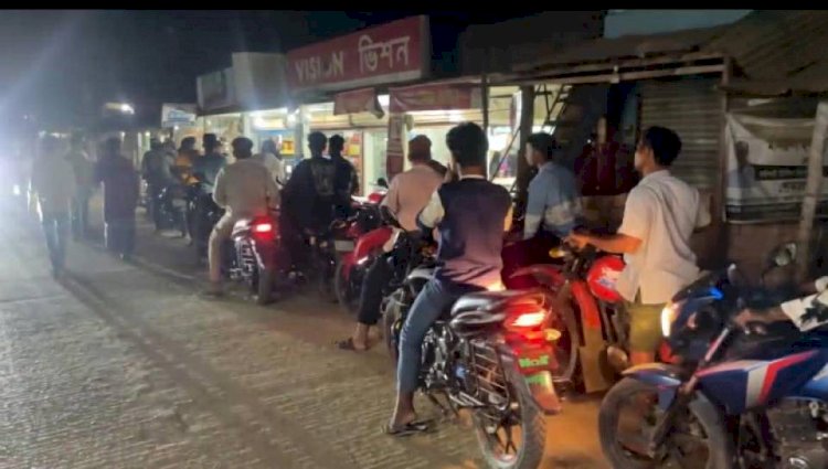 বাইশারীতে তেলের বাজারে অরাজকতা: ২০০ টাকায়ও মিলছে না তেল, লাইসেন্সবিহীন বিক্রির অভিযোগ