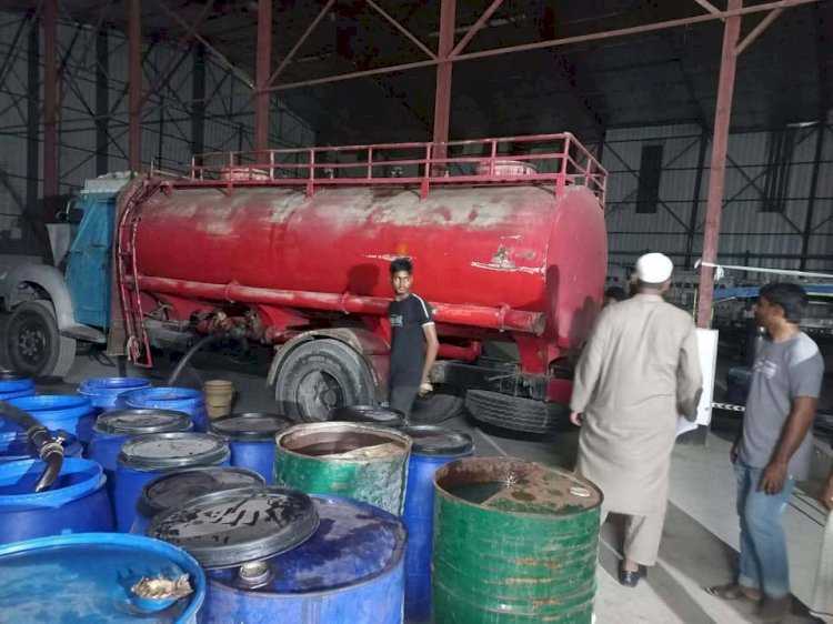 নরসিংদীর জেলা প্রশাসন ও জেলা পুলিশের যৌথ অভিযানে অবৈধ জ্বালানি মজুদ উদ্ধার