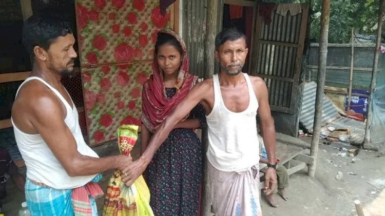নিজ অর্থায়নে ত্রাণ বিতরণ ও রাস্তা উন্নয়নে মানবতার উজ্জ্বল দৃষ্টান্ত স্থাপন করলেন জালাল গাজী ও দেলোয়ার হাওলাদার