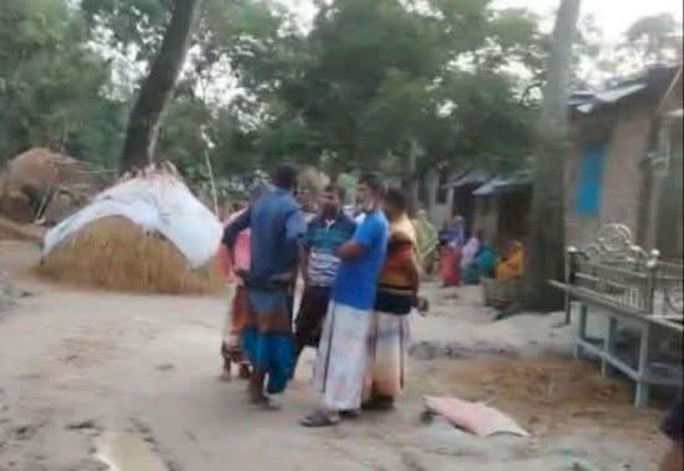 নওগাঁর মহাদেবপুর মহেশপুর  গ্রামে হত্যার অভিযোগে ভাতিজাসহ ৩ জন আটক