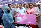 পাবনায় ‘ফ্যামিলি কার্ড’ কর্মসূচির উদ্বোধন, ৫৭৮ নারী পেলেন সহায়তা