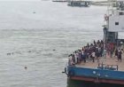 দৌলতদিয়া ফেরিঘাটে আবারও যাত্রীবাহী বাস পড়ল পদ্মা নদীতে