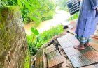 নাইক্ষ্যংছড়ির বাইশারী কেন্দ্রীয় জামে মসজিদ ঝুঁকিতে, মাটিতে বিশাল ফাটল, দুর্ঘটনার আশঙ্কা!