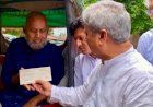 এমপি মিলনের হাতে চিকিৎসাসেবার চেক পেলেন ১৯ জন