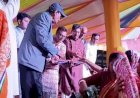কেশবপুর মাগুরাডাঙ্গা ত্রিপল্লী পূজা উদযাপন  কমিটি আয়োজনে বস্ত্র বিতরণ