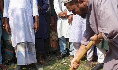 নওগাঁর মহাদেবপুরে চকচকি হাফেজিয়া মাদ্রাসার দ্বিতীয়তল ভবন ভিত্তিপ্রস্তর শুভ উদ্বোধন