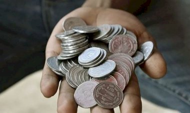 পাবনার আটঘরিয়ায় দুই টাকার কয়েন নিতে ভিক্ষুকদের অনীহা!