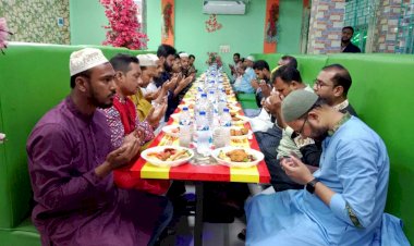 মনোহরদীতে বীর আহম্মদপুর গ্রাম উন্নয়ন পরিষদ ও সিঙ্গাপুর প্রবাসীর উদ্যোগে ইফতার মাহফিল অনুুষ্ঠিত