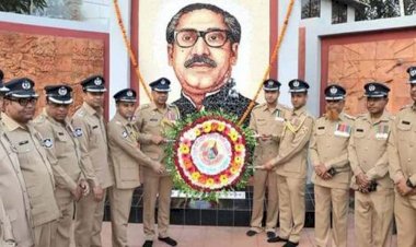 নড়াইলে মুক্তিযুদ্ধ স্মৃতিস্তম্ভ ও বঙ্গবন্ধু ম্যুরালে পুষ্পস্তবক অর্পণ করেন এসপি মেহেদী হাসান
