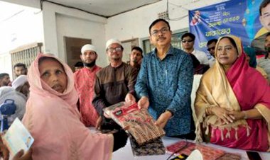 শিবপুরে ঈদুল ফিতর উপলক্ষে আলহাজ্ব সিরাজুল ইসলাম মোল্লা এম পির যাকাতের কাপড় বিতরণ